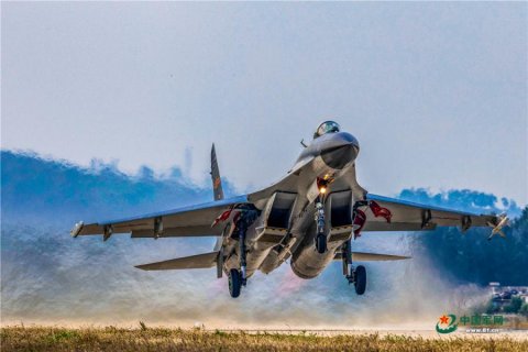 武警云南总队机动一支队开展冬季野营拉练大练兵